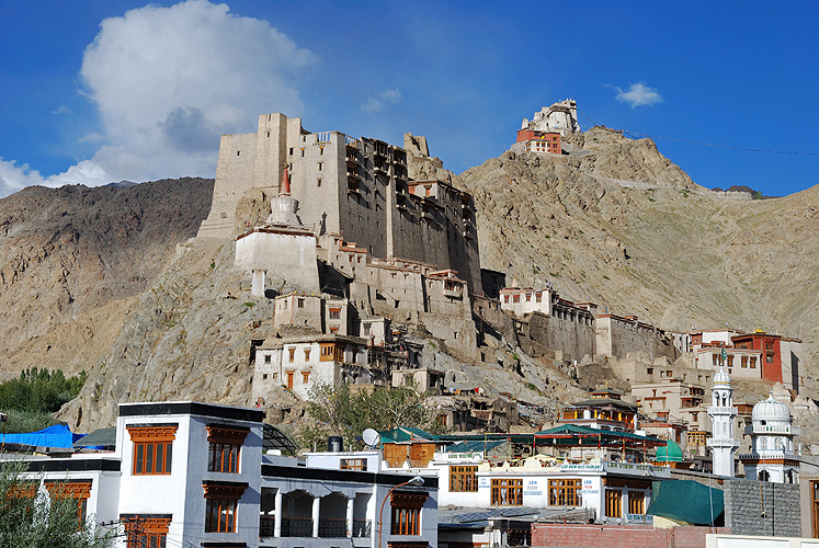  Der alte Knigspalast ber der Altstadt von Leh 