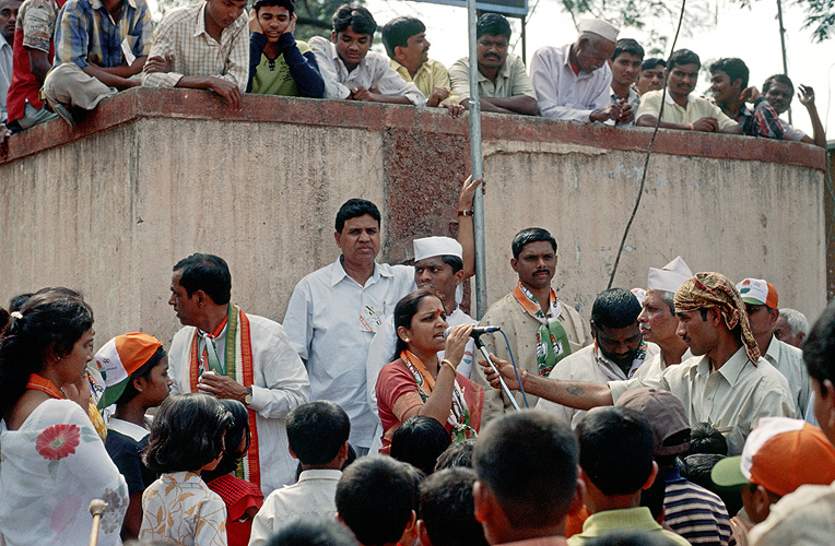 Kandidatenrede bei lokalen Wahlen in Pune