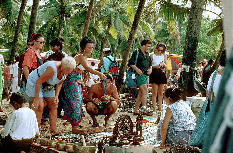 Touristen auf dem Hippie-Flohmarkt von Anjuna, Goa - Touristen 08