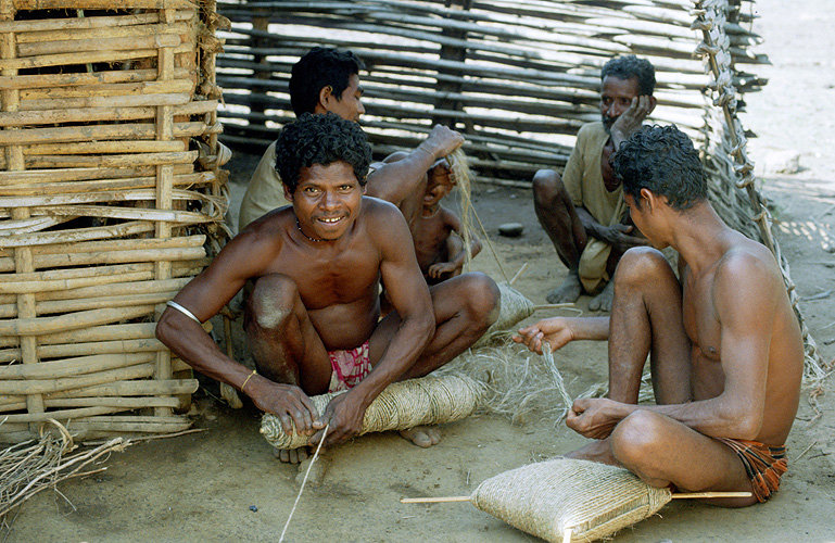  Madia-Gond knpfen Seile aus Naturfasern, Maharashtra