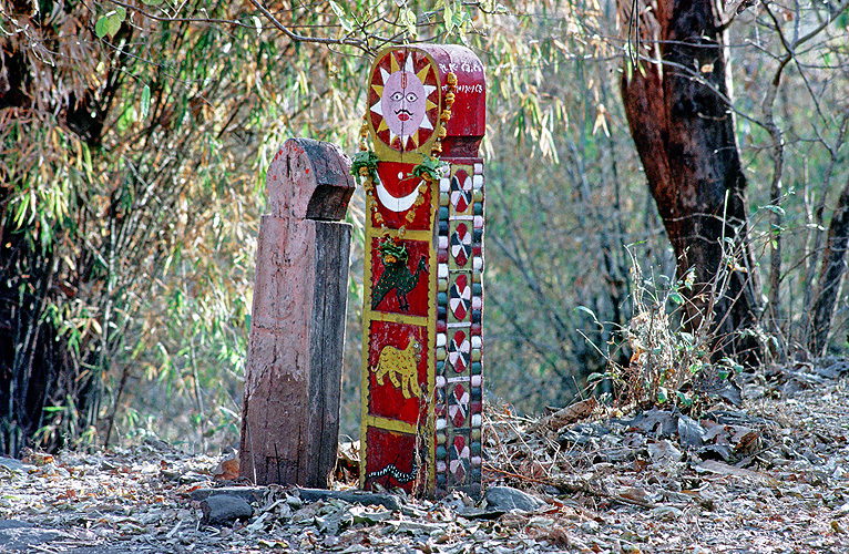  Statue einer Dorfgottheit, Madhya Pradesh 