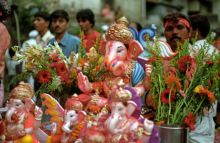 Ganesh-Statuen auf einem Handkarren, Pune