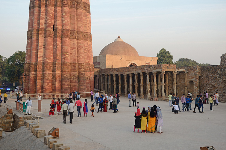 Historische Moschee am Qutub Minar, Delhi - Muslime 08